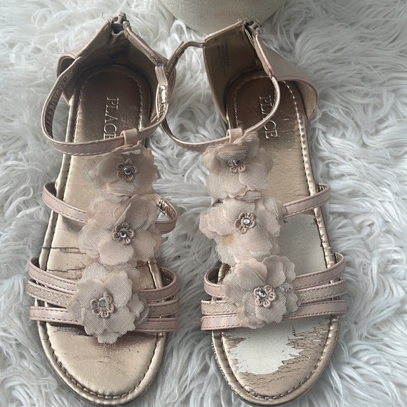 Girls Children’s Place Rose gold sandals (Big kids sz 5) - Picture 4 of 8